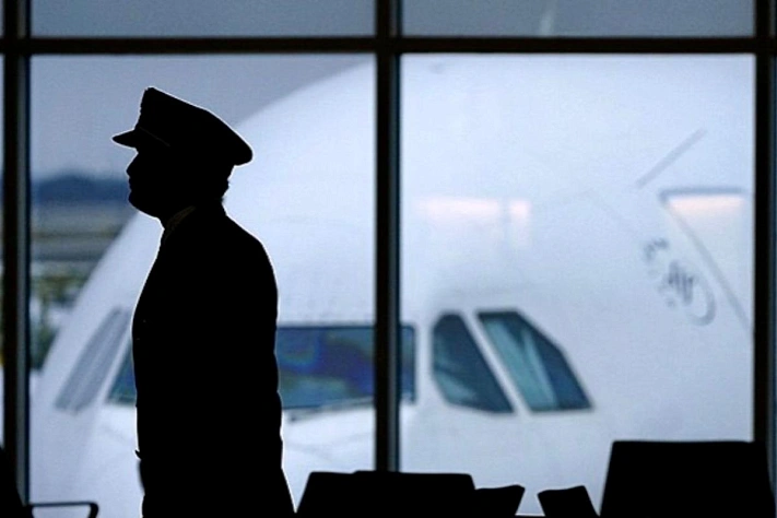 Бывший стюард несколько лет летал «как пилот» и попал под суд