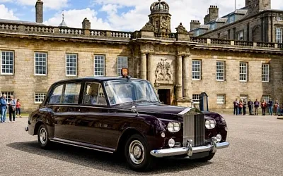 Rolls-Royce Елизаветы II выставят у дворца