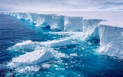 История гиганта A23a подходит к концу и лёд не выдерживает тёплой воды