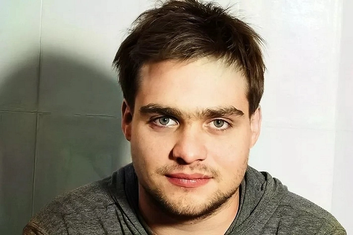 Сын Михаила Ефремова выпал из окна