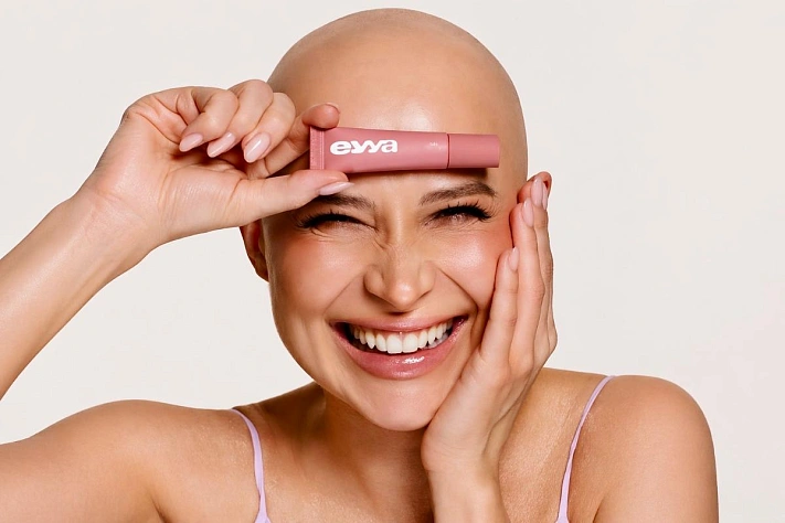 Лерчек вернулась в кадр с бьюти-продуктом