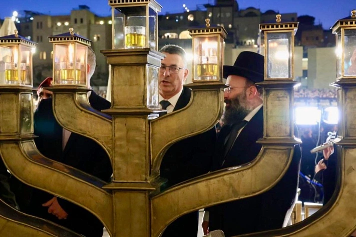 В Иерусалиме зажгли ханукальные свечи с участием дипломатов после теракта в Австралии