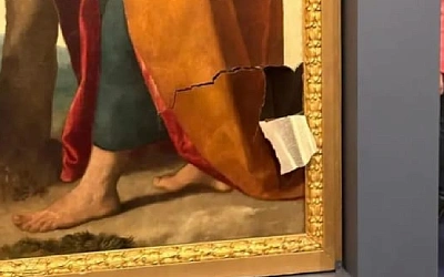 В Италии посетительница музея случайно повредила картину XVI века  