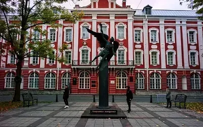 В Москве и Петербурге выросли цены на высшее образование