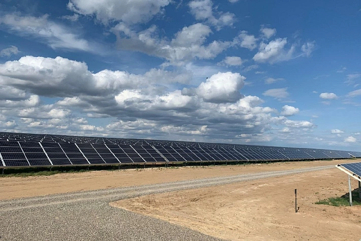 В Калмыкии подключили новую солнечную электростанцию мощностью 63 МВт