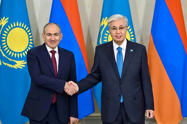 Токаев принимает Пашиняна с официальным визитом