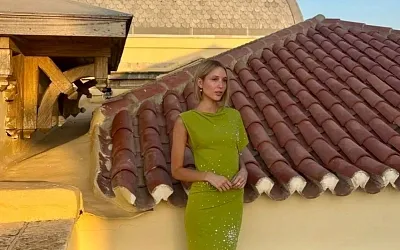 Принцесса Мария-Олимпия показала летний образ «фисташки» в Греции