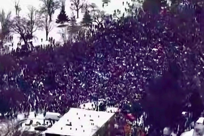 Тысячи людей вышли против ICE в Миннеаполисе