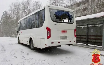В Ленинградской области обстреляли автобус строителей: полиция ищет стрелка
