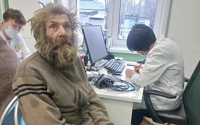 В Бурятии волонтёры нашли отшельника, который уже четверть века живёт в лесу