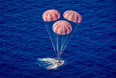 artemis ii вернулась на землю после облёта луны