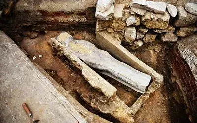 В подмосковной усадьбе найден саркофаг
