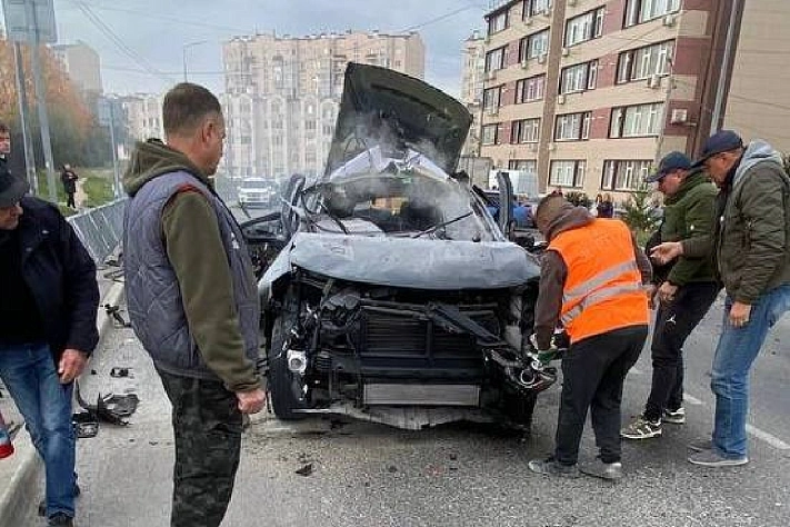 В центре Севастополе взорвали машину