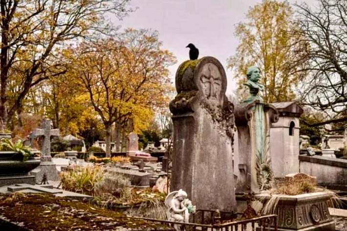 Париж разыгрывает места на кладбище рядом с легендами