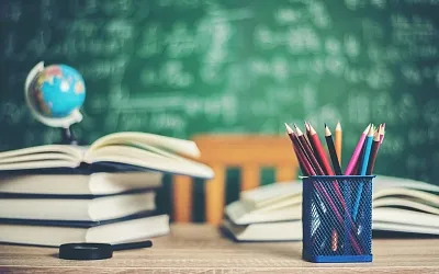 «Известия»: Не менее 20 регионов РФ испытывает нехватку учителей
