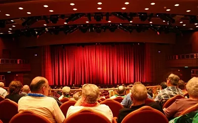Россияне начали активно посещать театры