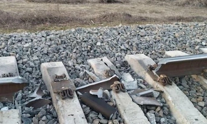 В Крыму подорвали железную дорогу