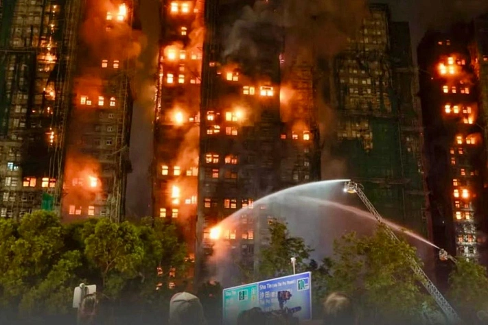 Пожар в жилом комплексе Гонконга унес десятки жизней и оставил сотни людей пропавшими без вести