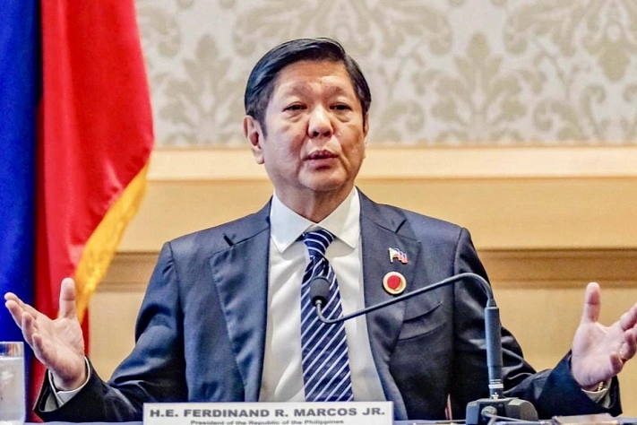 Маркос младший отказывается отвечать на обвинения сестры