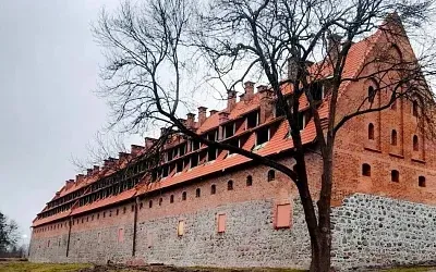 Замок Прейсиш-Эйлау начинает приобретать исторический облик