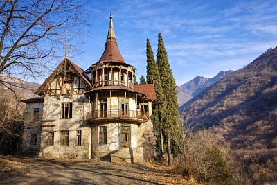 почему замок арамянц в ахтале так удивляет туристов