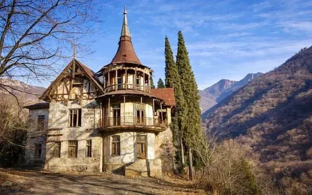 Почему замок Арамянц в Ахтале так удивляет туристов