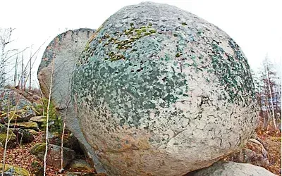 Близ Миасса нашли самый большой в мире круглый камень
