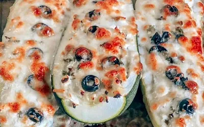 Кабачки, фаршированные творогом и сулугуни