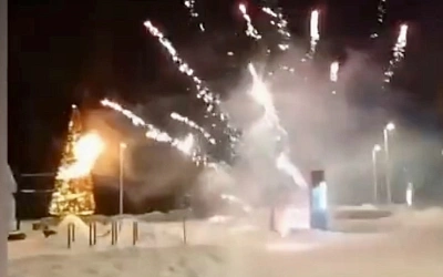В Свердловской области загорелась новогодняя ёлка во время запуска фейерверков