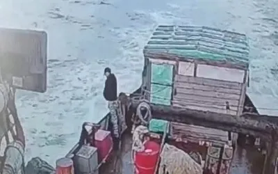 На Дальнем Востоке мужчина выпал с судна во время похода в туалет