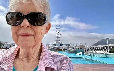 Эта женщина решила, что её дом — это океан
