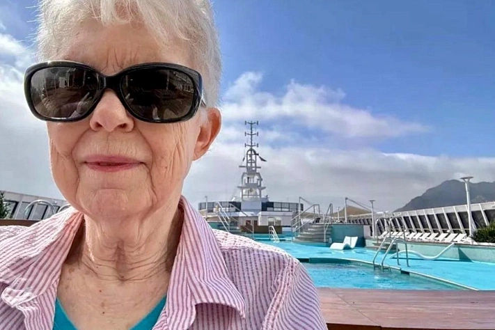 Эта женщина решила, что её дом — это океан