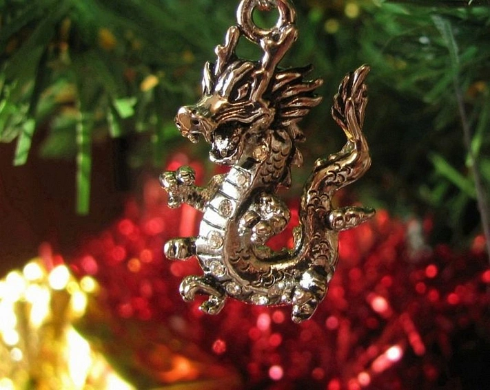 Не ставьте эти блюда на новогодний стол, если не хотите огорчить Дракона