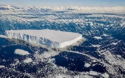 Крупнейший айсберг мира распался, но не исчез мгновенно