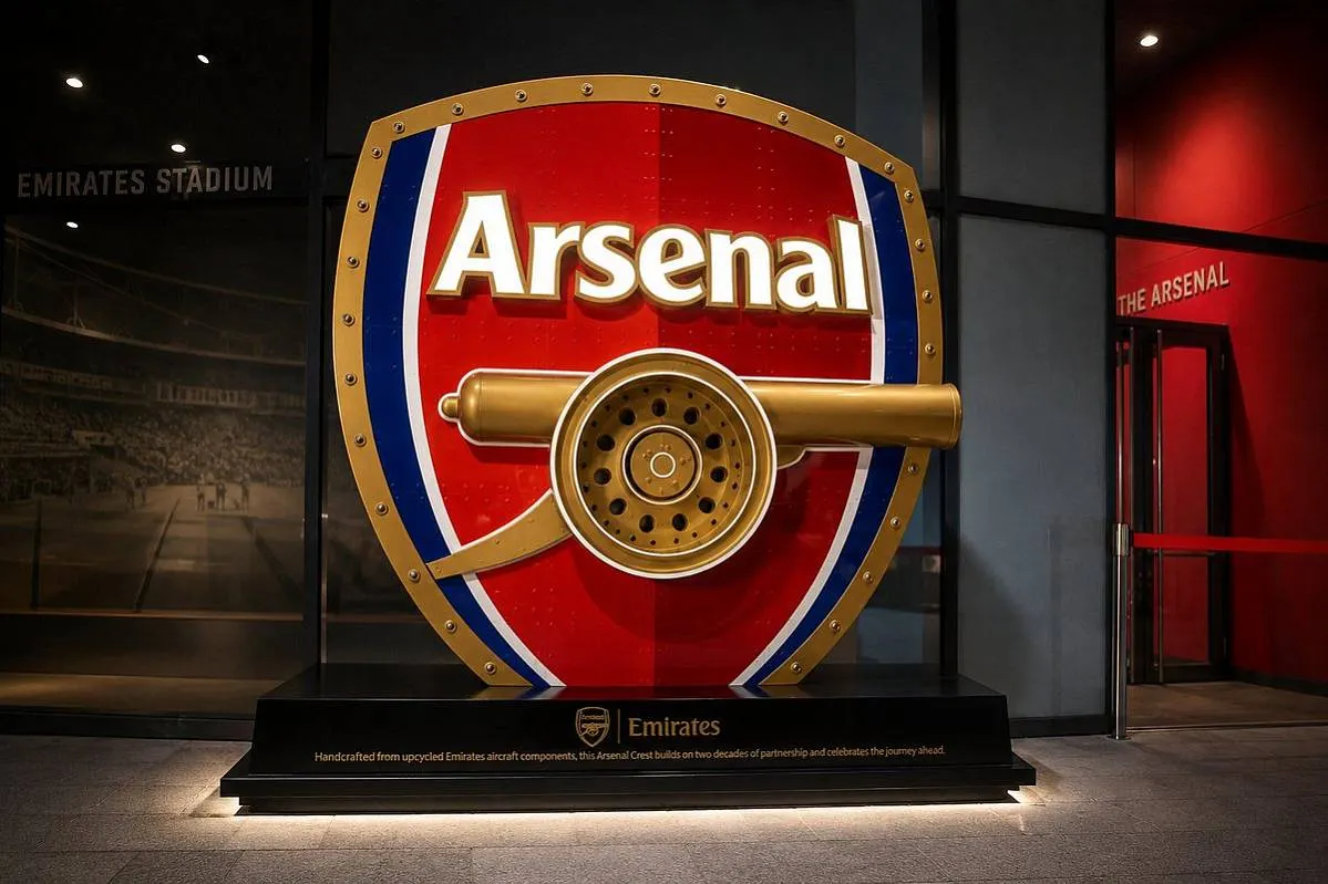 Emirates собрала герб Arsenal из деталей самолётов