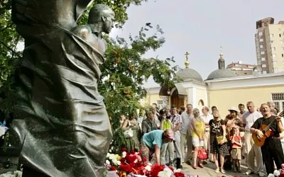 Биографии Булгакова и Высоцкого получили возростную маркировку