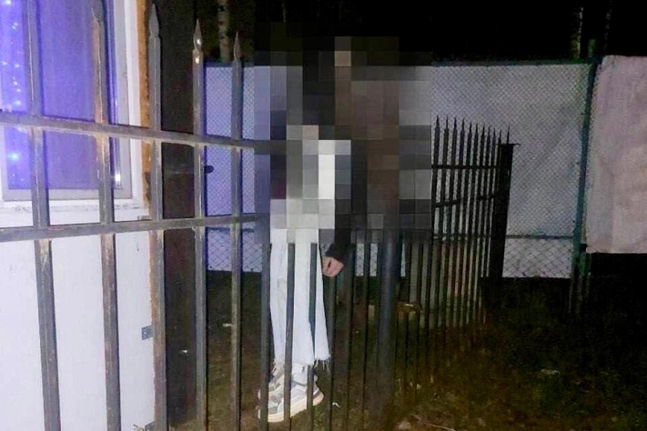 В Перми погибла 18-летняя девушка — её тело нашли на заборе у бара
