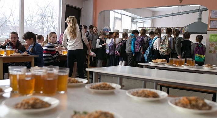 В школах и детсадах Красноярска нашли заражённое мясо