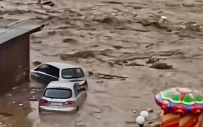 Ливни и эвакуации в Болгарии: курорты под водой, машины уносит течением