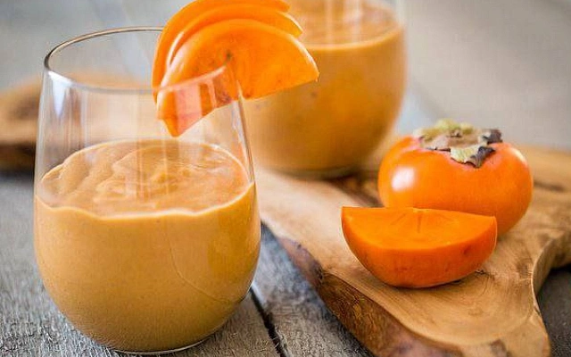Весенний смузи с хурмой и бананом