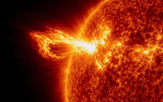 На Солнце произошла сильная вспышка класса M5.7