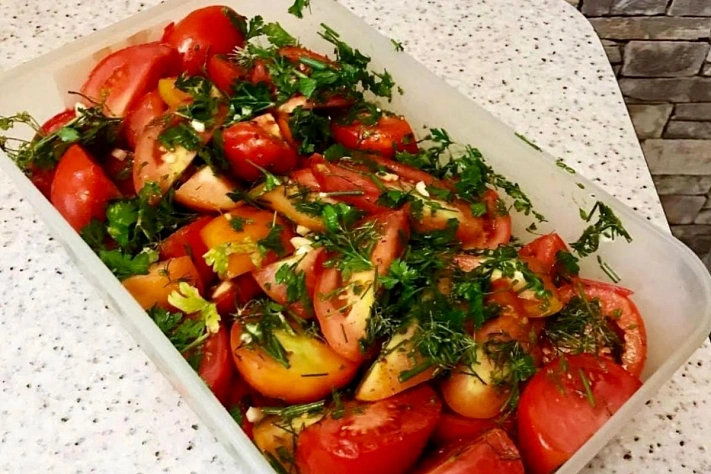 Малосольные острые помидоры: быстрый рецепт с летним вкусом