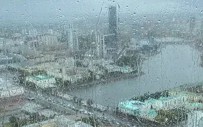 Москву накрыла неделя дождей, Петербург и Екатеринбург готовятся к грозам и граду