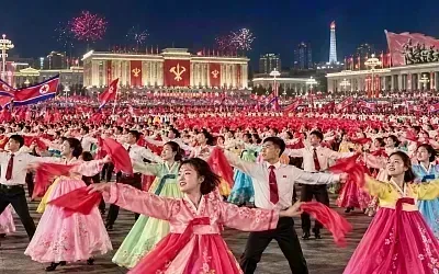 Пхеньян отметил 81-летие партии массовыми танцами