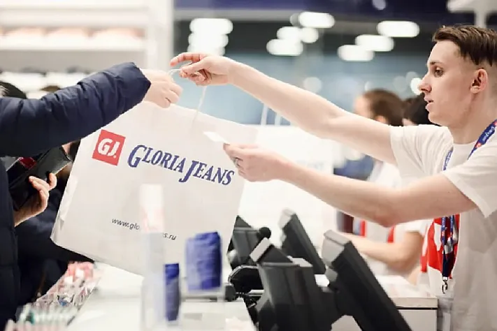 Gloria Jeans распродаёт последние крупные фабрики в России