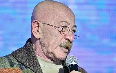 Александр Розенбаум экстренно прооперирован после концерта в Красноярске