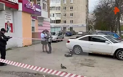 В Екатеринбурге молодую женщину зарезали посреди улицы