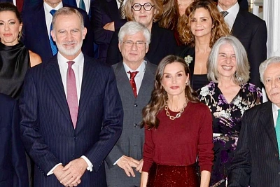 королева летиция выбирает бургунди для зимнего сезона