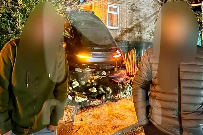 ДТП под Таганрогом: сколько заплатит Анастасия Цапок за разбитый Mercedes и дом соседей
