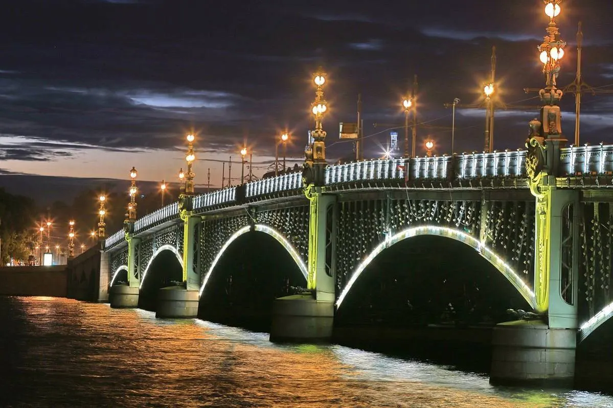 Троицкий мост в Петербурге закроют для автомобилей